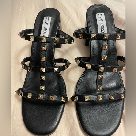 Brand new sandals - Picture 1 of 3